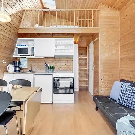 2 Bedroom Awesome In Holiday home *