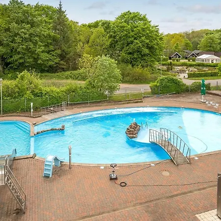 2 Bedroom Awesome In Holiday home